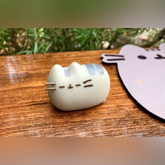 PUSHEEN Cat Preowned Mousepad New Passport Wallet Vinyl Figure Subscription Box - Picture 5 of 9